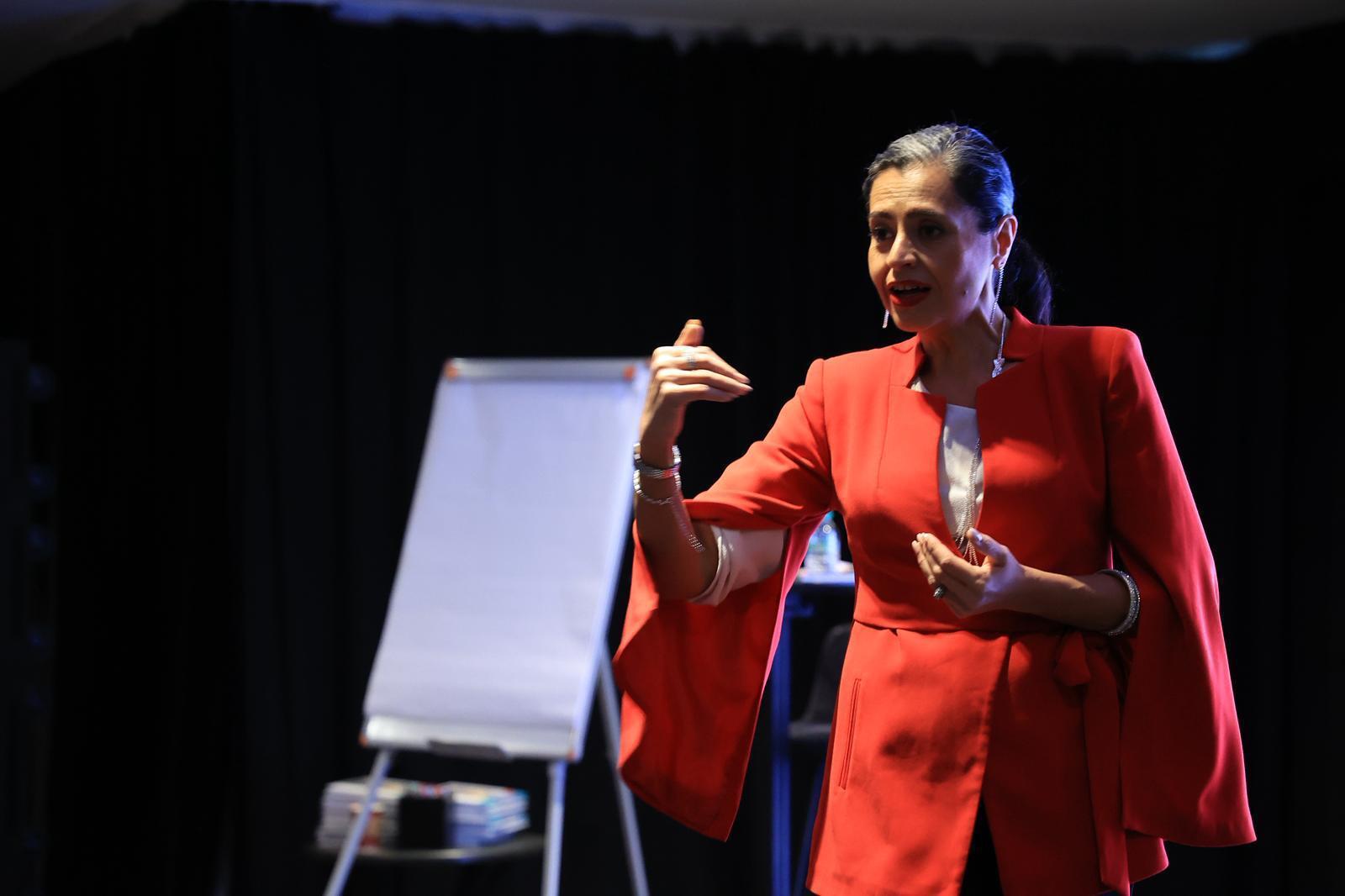 Efsun Yüksel Hakkında